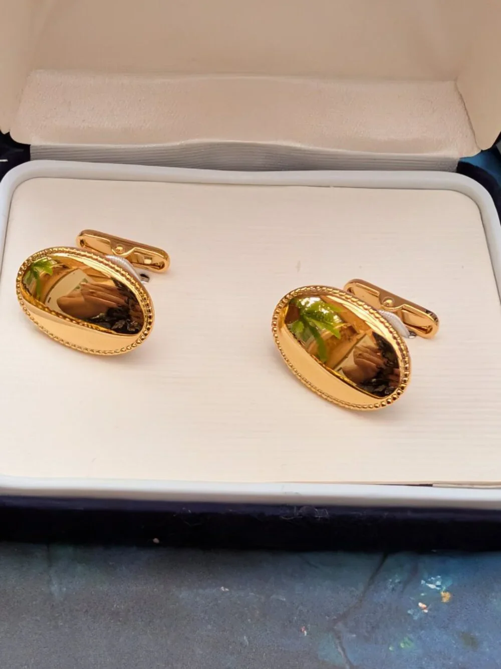 Roundtree & Yorke deadstock vintage gold tone circle cuff links